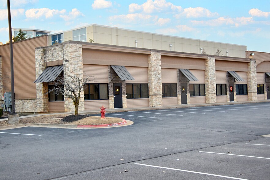 1404 E Central Ave, Bentonville, AR for lease - Building Photo - Image 1 of 2