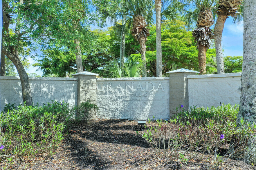 Multifamily in Naples, FL for sale - Building Photo - Image 1 of 1