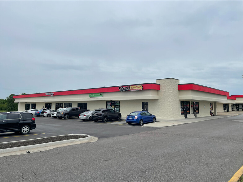 875-911 S Parker St, Olathe, KS for lease - Building Photo - Image 2 of 9