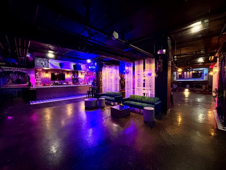 45-06 Pearson St, Long Island City, NY for lease - Interior Photo - Image 2 of 6