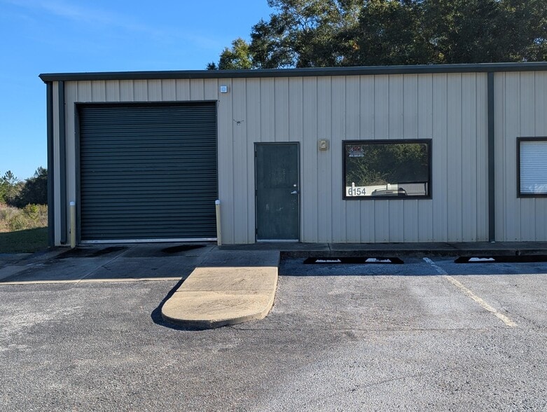 4646 Parkmore Plaza Dr, Milton, FL for lease - Building Photo - Image 1 of 10