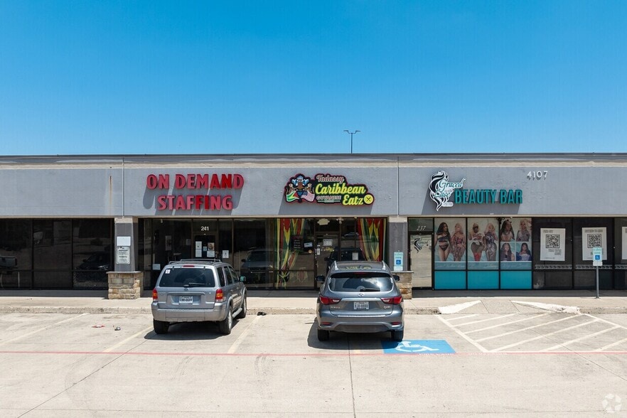 4099-4111 W Camp Wisdom Rd, Dallas, TX for lease - Building Photo - Image 3 of 15