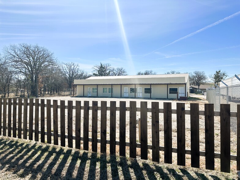 7669 Confederate Park Rd, Fort Worth, TX for sale - Building Photo - Image 2 of 6