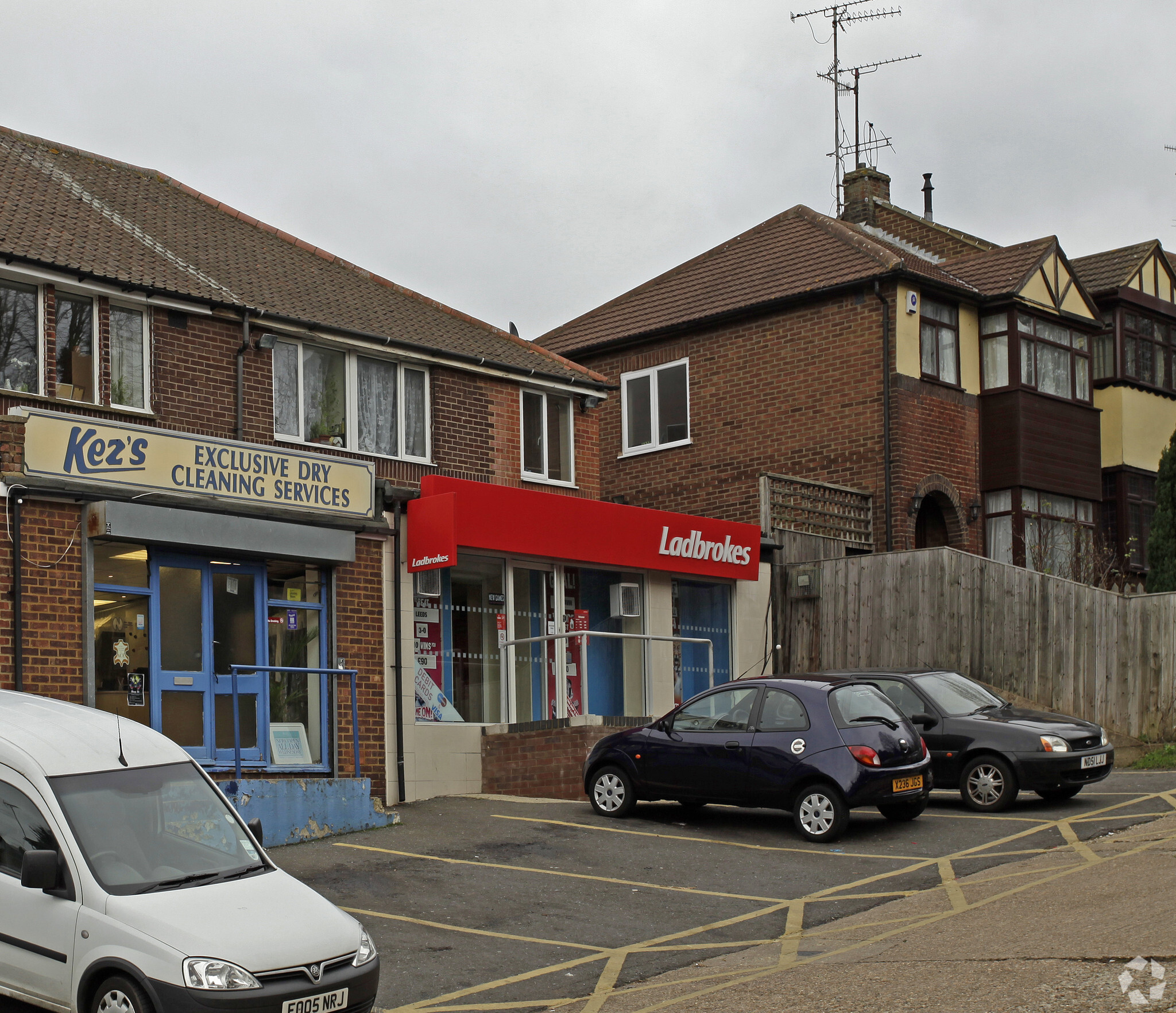 14 Eaton Green Rd, Luton for sale Primary Photo- Image 1 of 1