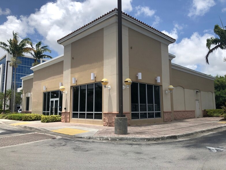 690-698 Yamato Rd, Boca Raton, FL for lease - Building Photo - Image 3 of 8