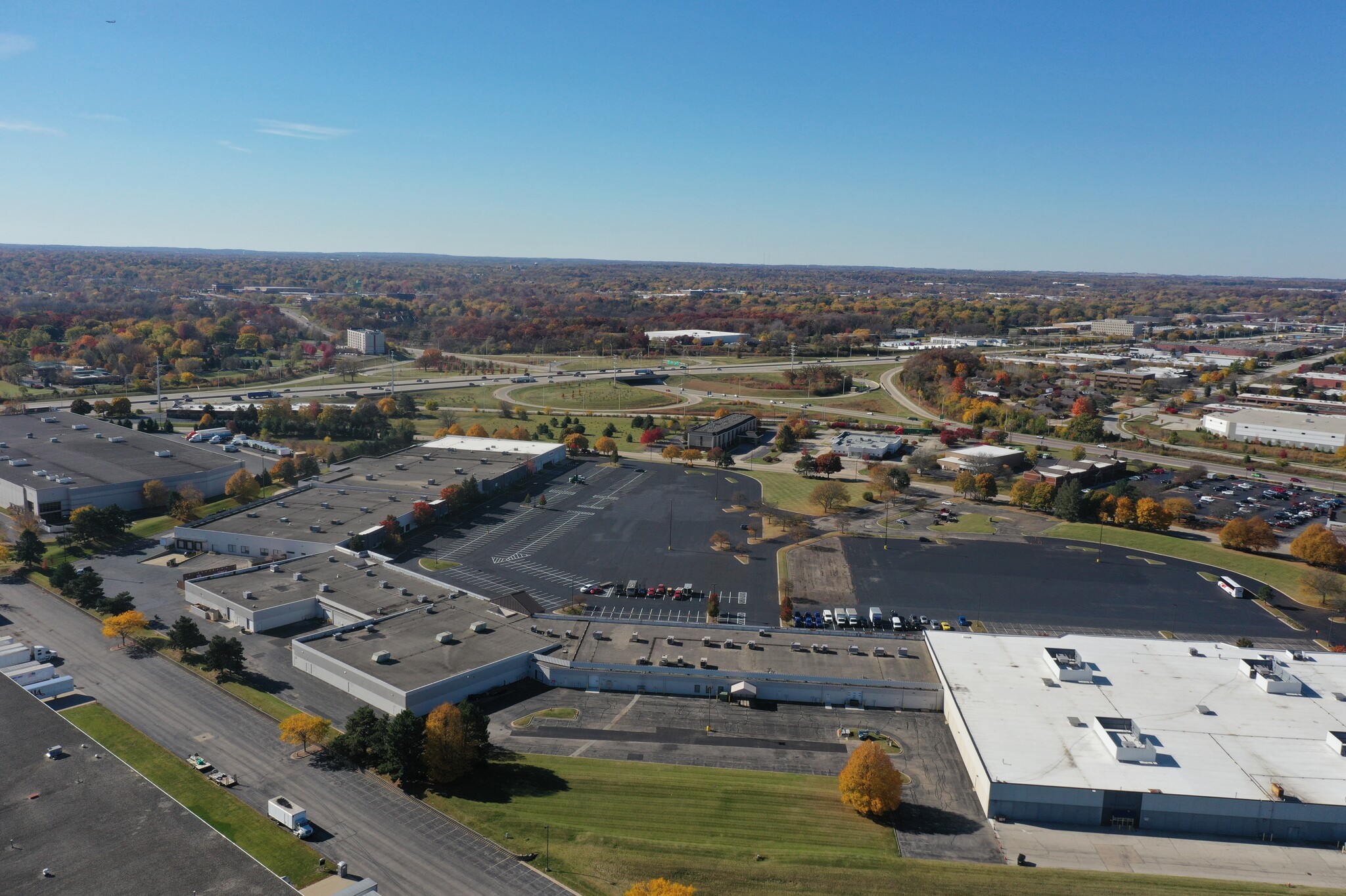 400-460 Airport Rd, Elgin, IL for lease Building Photo- Image 1 of 13