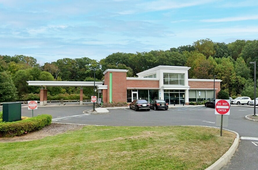 670 Laurel Ave, Holmdel, NJ for sale - Building Photo - Image 1 of 1