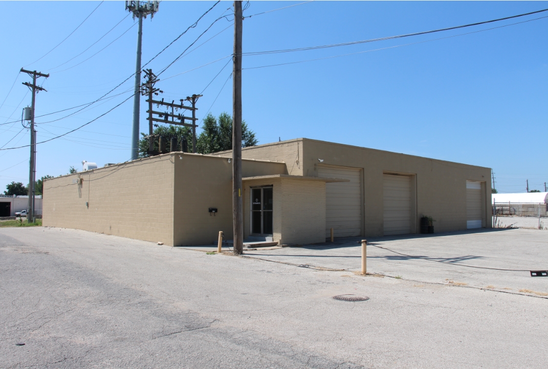 1015 McAlpine Ave, Kansas City, KS for lease Building Photo- Image 1 of 8