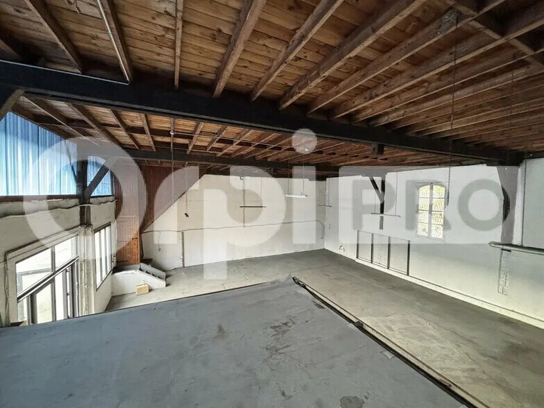 Flex in Montluçon for lease - Interior Photo - Image 2 of 4