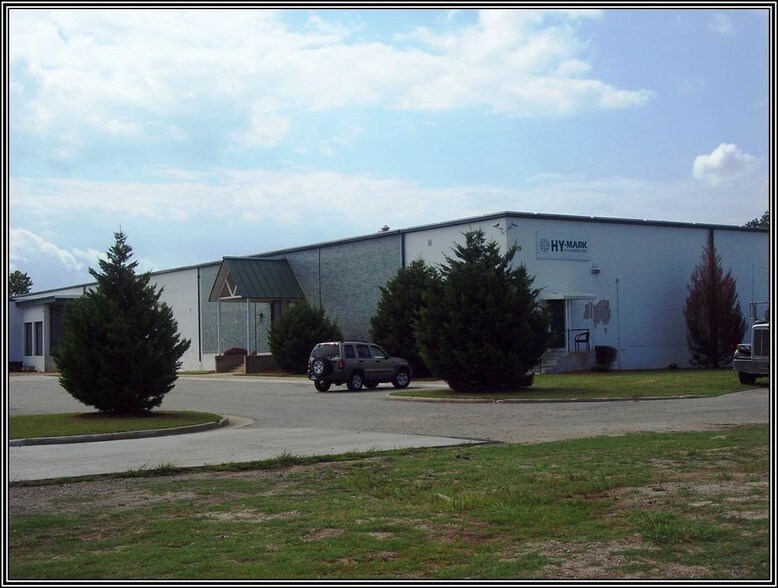 305 E St, Hampton, VA for sale - Building Photo - Image 1 of 1