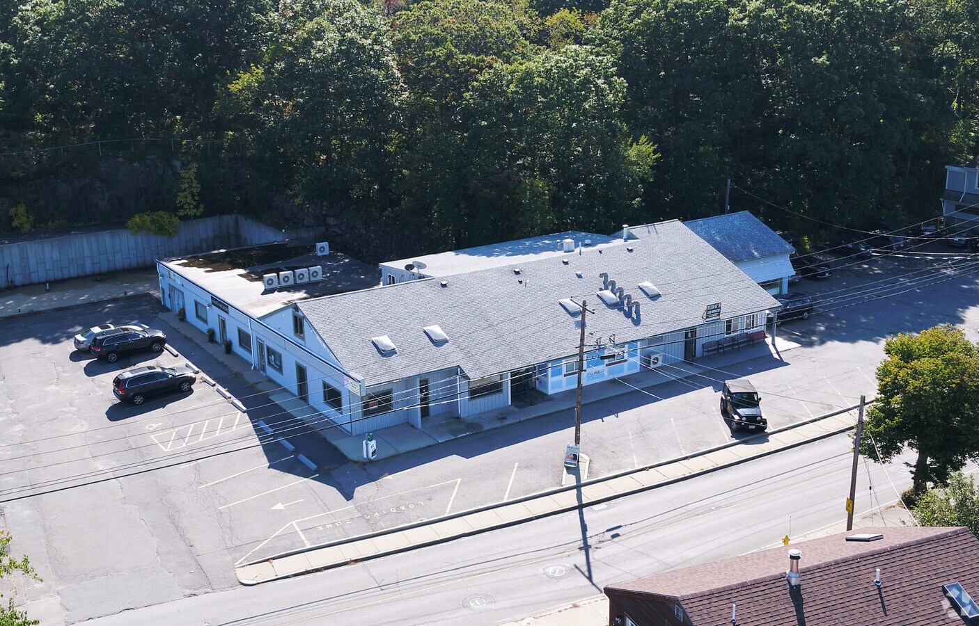 8589 Bass Ave, Gloucester, MA 01930