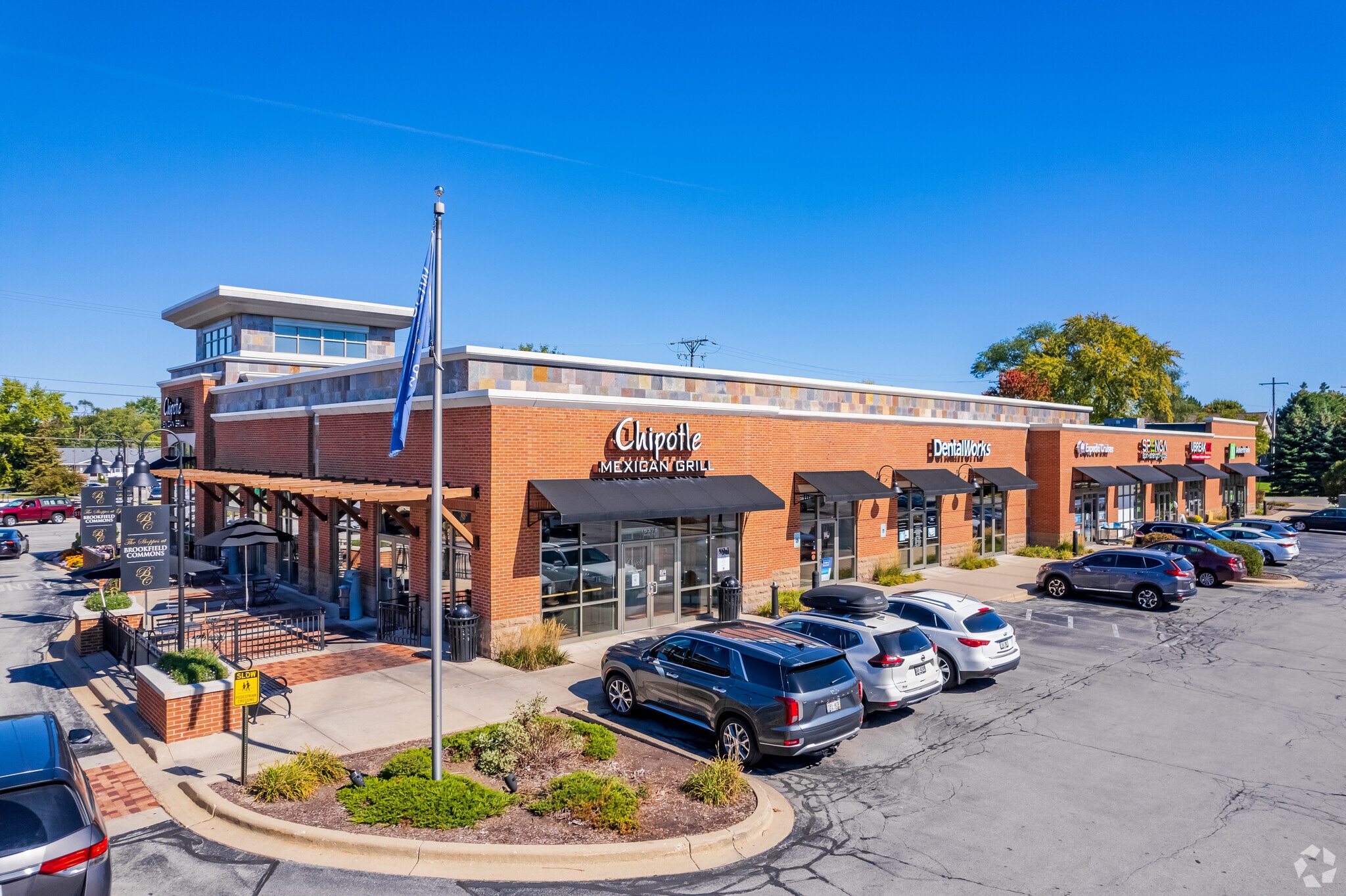 15455 W Bluemound Rd, Brookfield, WI for lease Building Photo- Image 1 of 12