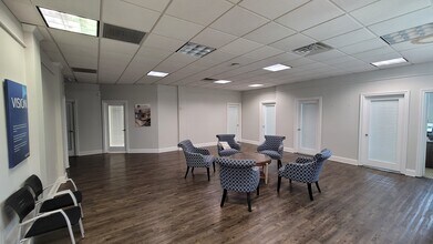 2089 Indian River Blvd, Vero Beach, FL for lease Interior Photo- Image 2 of 10