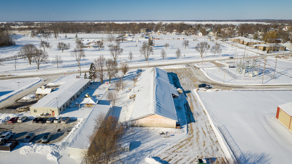 675 Grant St, Winneconne, WI for sale - Primary Photo - Image 1 of 70