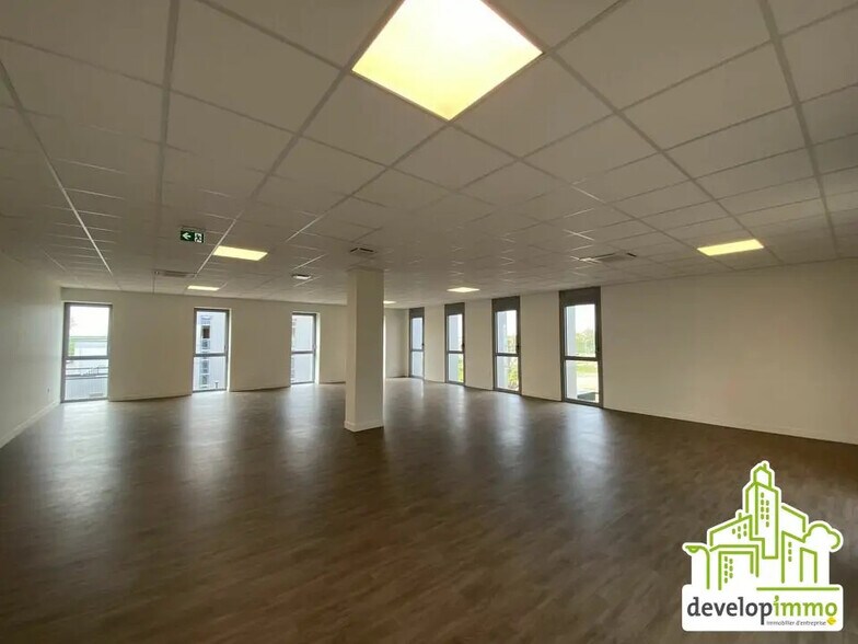 Office in Bretteville-sur-Odon for lease - Interior Photo - Image 2 of 8