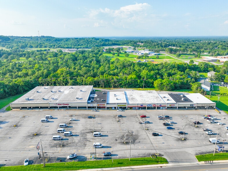 1750-1804 Mooresville Hwy, Lewisburg, TN for lease - Building Photo - Image 2 of 11