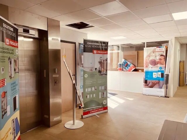 Office in Saint-Thibault-des-Vignes for sale Lobby- Image 1 of 11