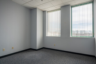 351 N Frontage Rd, New London, CT for lease Interior Photo- Image 2 of 9