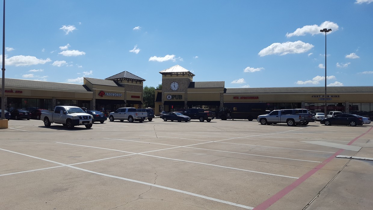 2816-2828 Central Dr, Bedford, TX for lease Primary Photo- Image 1 of 5