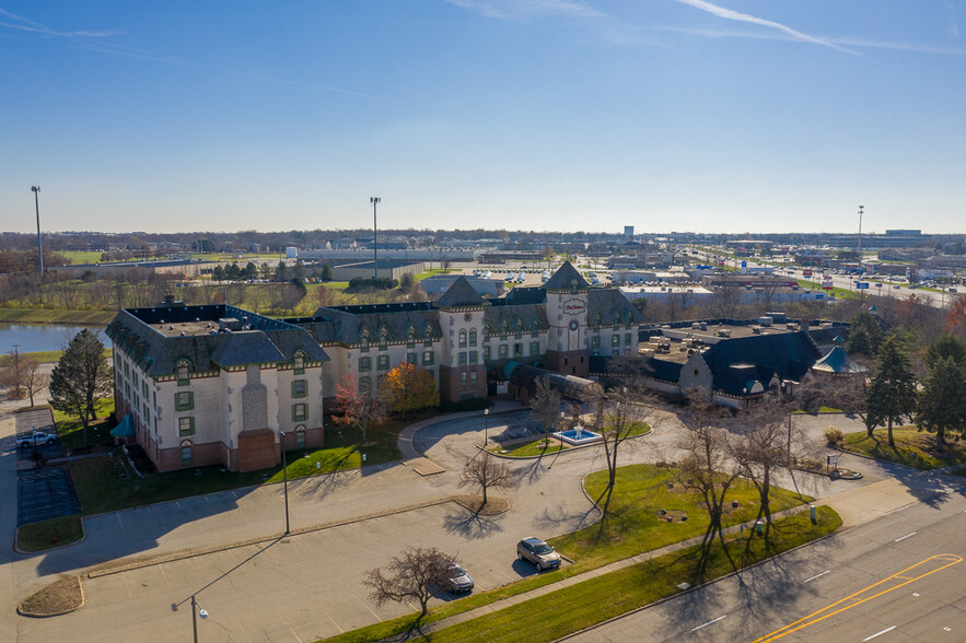 1601 Jumer Dr, Bloomington, IL for sale - Building Photo - Image 1 of 1