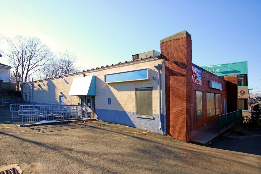 1039 E Main St, Stamford, CT for sale - Building Photo - Image 1 of 1