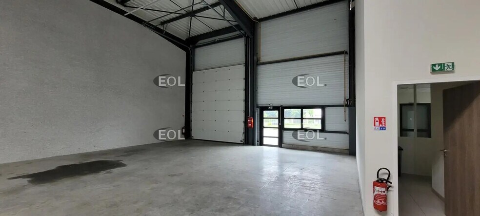 Flex in Décines-Charpieu for lease - Interior Photo - Image 3 of 8