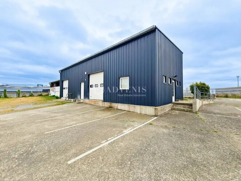 Flex in Saint-Brieuc for lease - Building Photo - Image 2 of 9