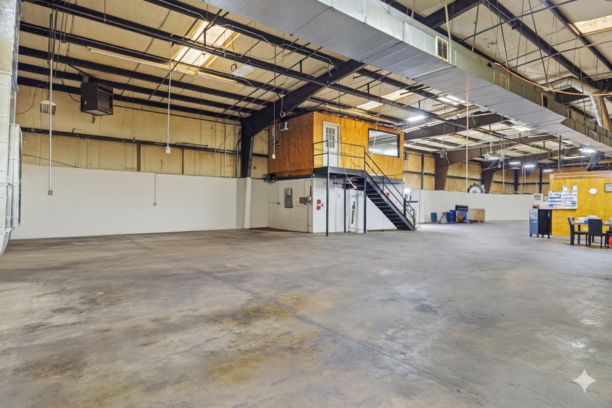 913 Washington St, Graham, NC for sale - Interior Photo - Image 2 of 23