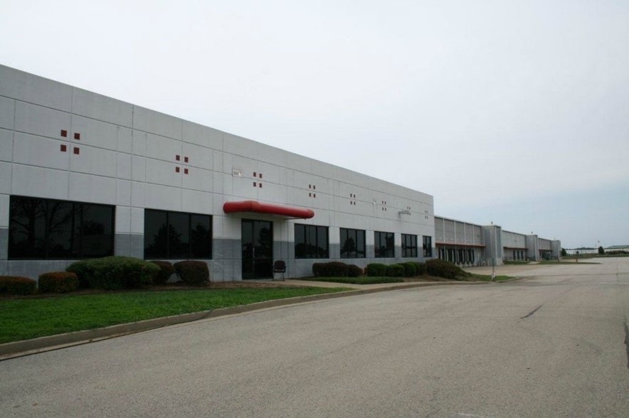 1100 Glenn Clarida Dr, Marion, IL for lease - Building Photo - Image 3 of 15