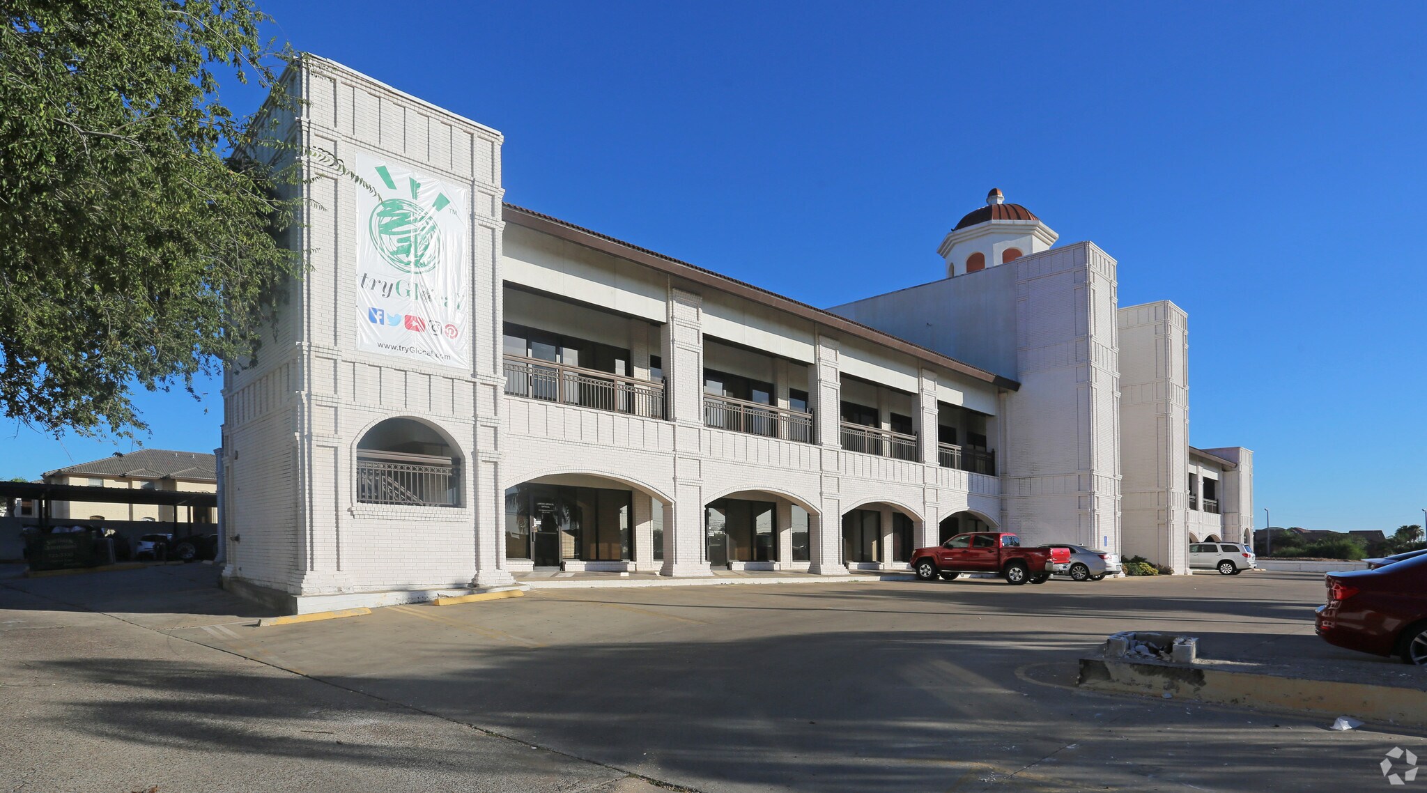 6200 McPherson Rd, Laredo, TX 78041 Royal View Centre