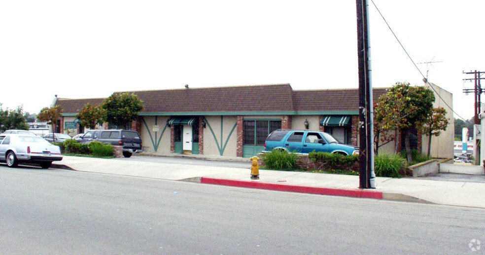 2007-2011 Cedar Ave, Manhattan Beach, CA for lease - Primary Photo - Image 1 of 6