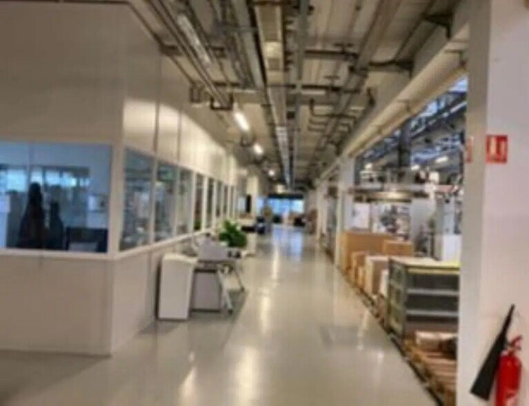 Flex in Vénissieux for lease - Building Photo - Image 2 of 16