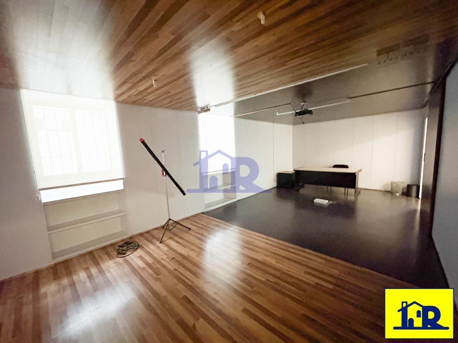 Office in Cuenca, Cuenca for lease Interior Photo- Image 1 of 13