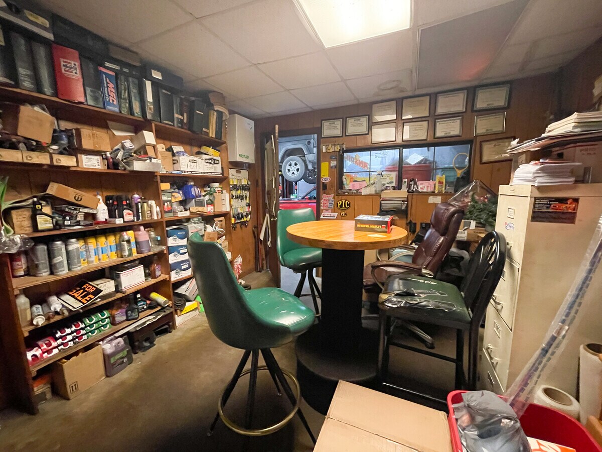 8456 Liberty Rd, Columbia, KY 42728