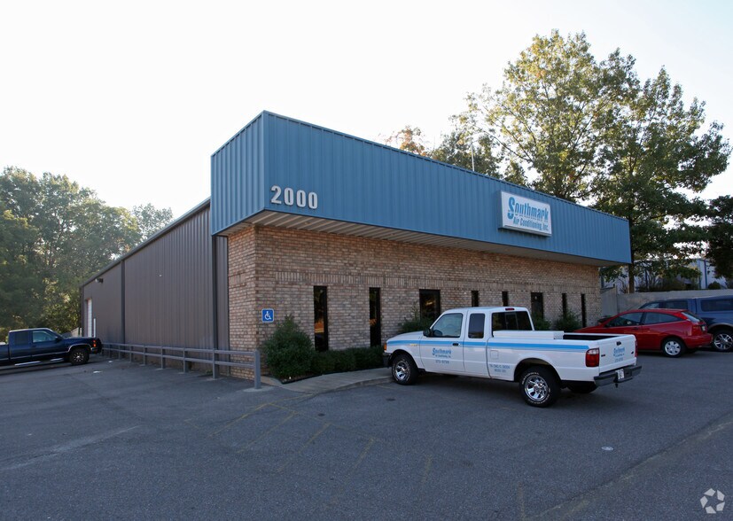 2000 Sycamore View Rd, Memphis, TN for sale - Primary Photo - Image 1 of 1