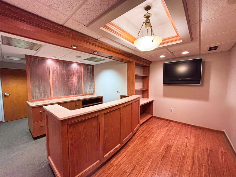 1151 Bethel Rd, Columbus, OH for lease - Building Photo - Image 2 of 12