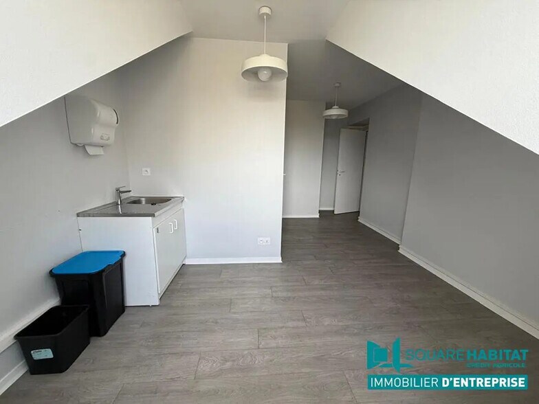 Office in Tours for lease - Interior Photo - Image 3 of 7