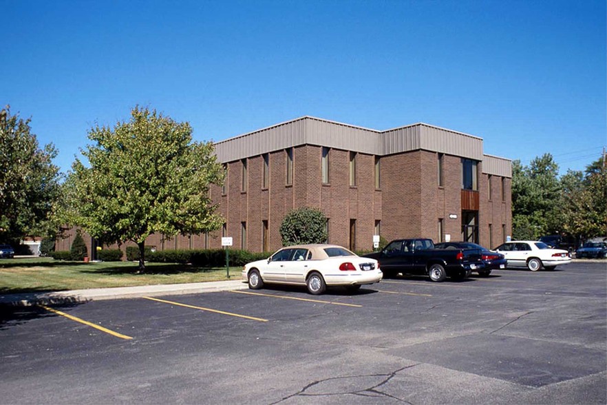 40400 Ann Arbor Rd, Plymouth, MI for lease - Building Photo - Image 1 of 2