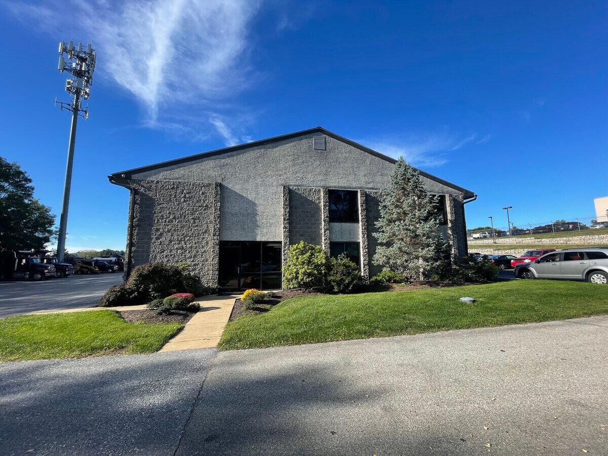 919 Camaro Run Dr, West Chester, PA 19380