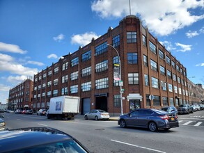 236-276 Greenpoint Ave, Brooklyn, NY for lease Building Photo- Image 2 of 6