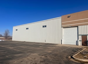 172 Kirkland Cir, Oswego, IL for lease Interior Photo- Image 2 of 17