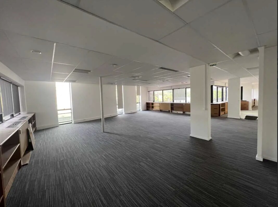 Office in Ivry-sur-Seine for lease Interior Photo- Image 1 of 4