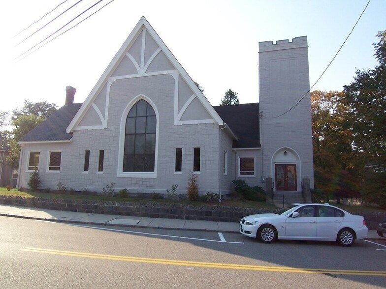 330 Edge Hill Rd, Milton, MA for sale - Building Photo - Image 1 of 1