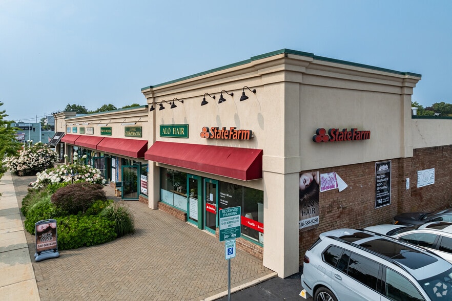 43 Berry Hill Rd, Syosset, NY for sale - Primary Photo - Image 1 of 1