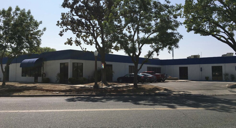 1922 N Helm Ave, Fresno, CA for lease - Building Photo - Image 1 of 4