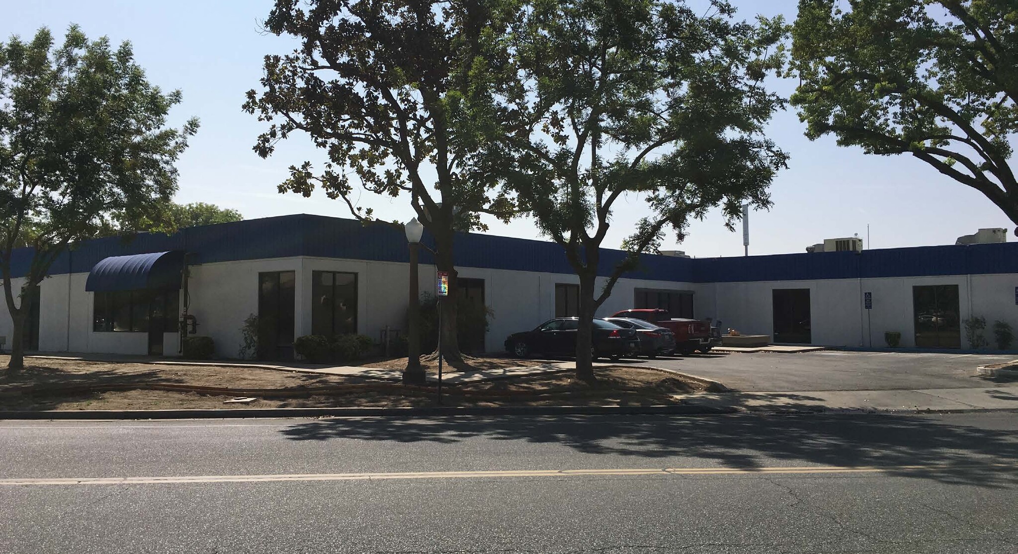 1922 N Helm Ave, Fresno, CA for lease Building Photo- Image 1 of 5