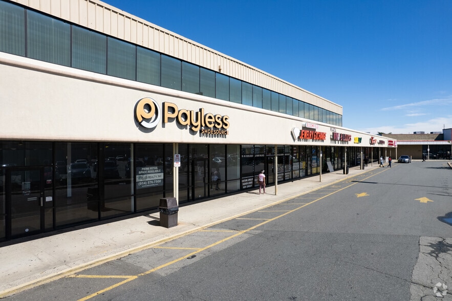 107-135 Bloomfield Ave, Bloomfield, NJ for lease - Building Photo - Image 3 of 5