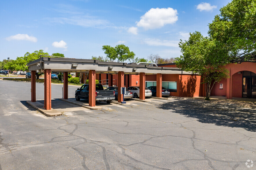 100 E Anderson Ln, Austin, TX for lease - Building Photo - Image 3 of 10