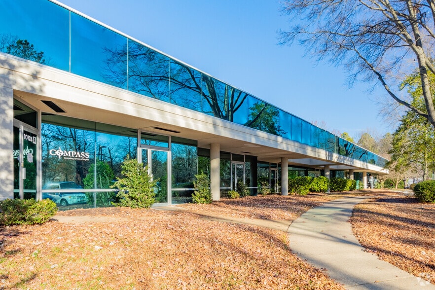 10120 W Broad St, Glen Allen, VA for lease - Building Photo - Image 1 of 2