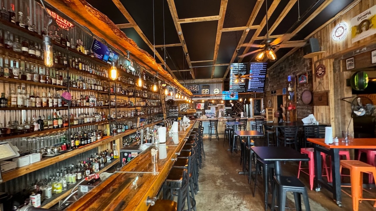 234 SW 5th St, Grants Pass, OR for sale Interior Photo- Image 1 of 30